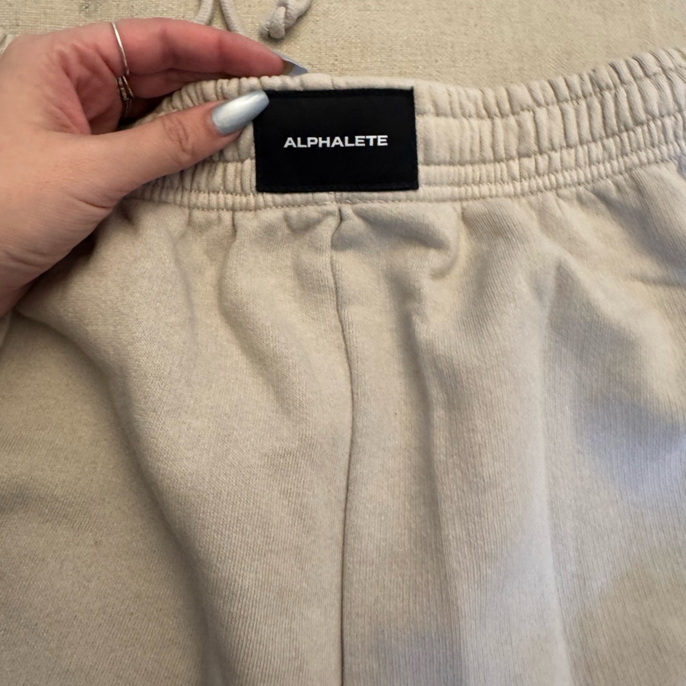 Alphalete New without tags Cream Sweatpants Relaxed Fit Joggers - Picture 3 of 4